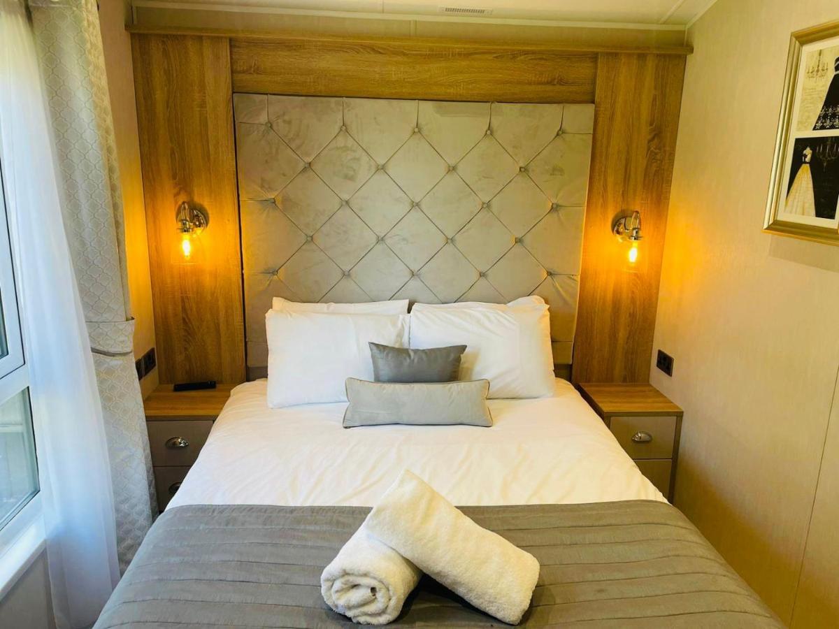 Brians Lodge With Hot Tub Поклингтън Екстериор снимка