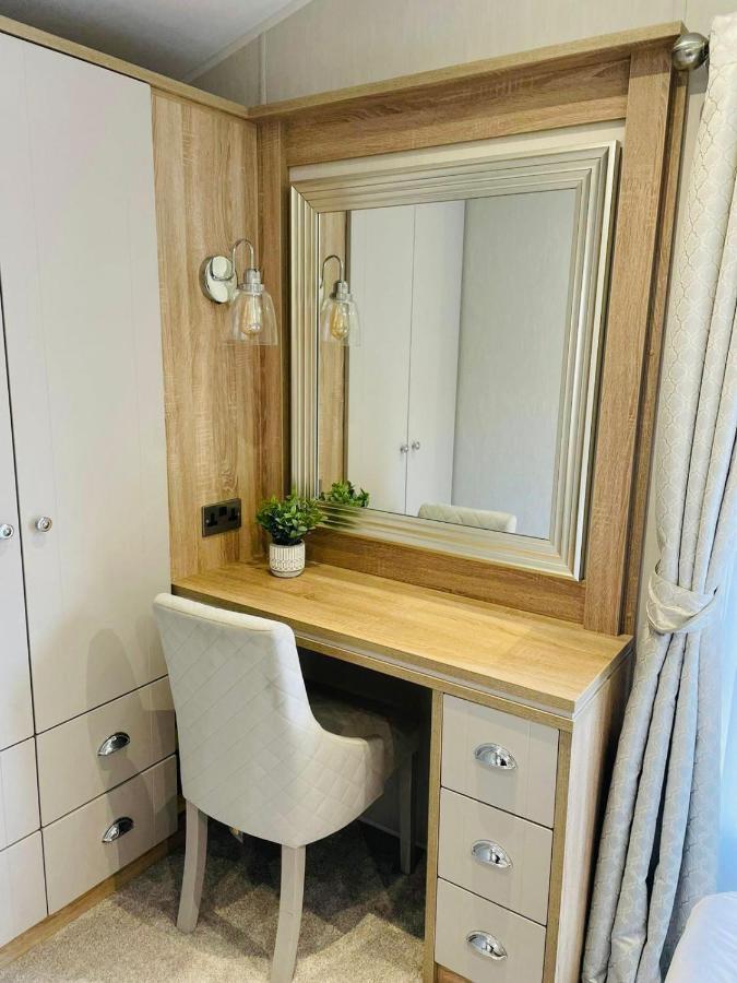 Brians Lodge With Hot Tub Поклингтън Екстериор снимка